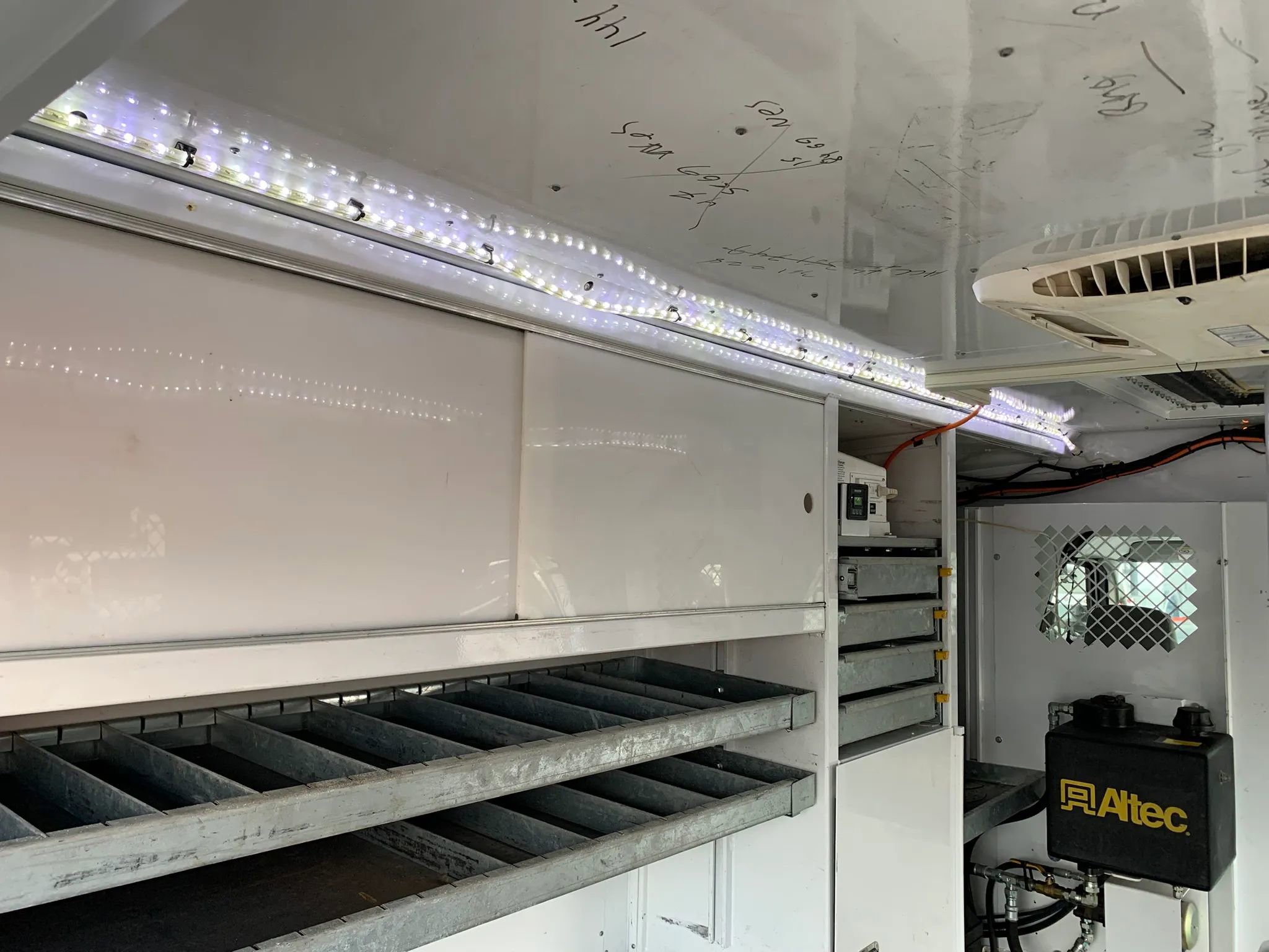 Used 2018 Ford E-350 and Econoline 350 Super Duty RWD image 30