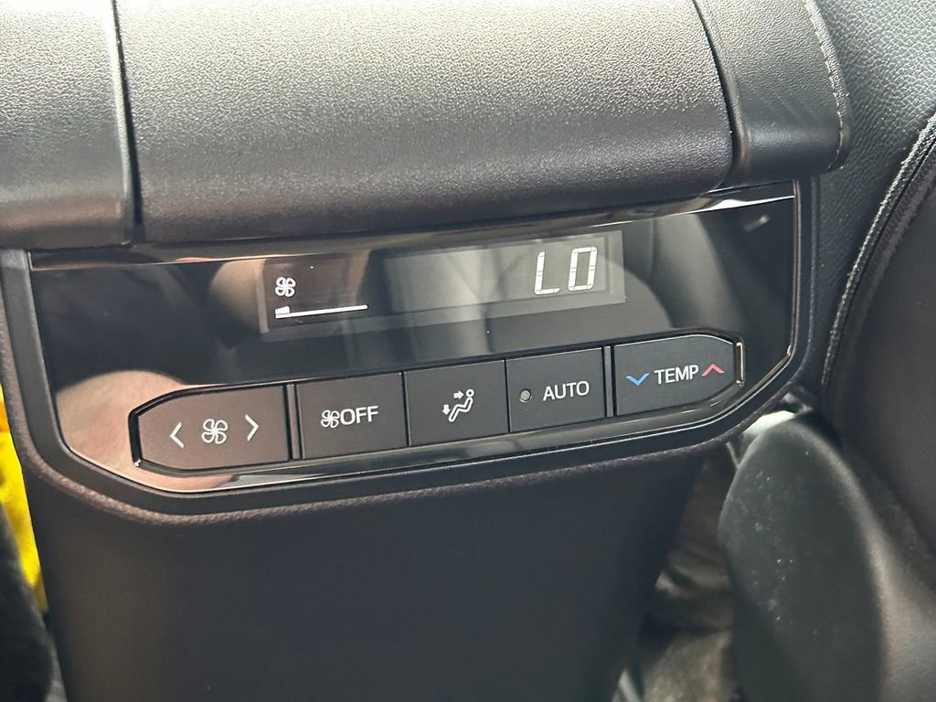 Used 2026 Toyota Highlander Limited image 24