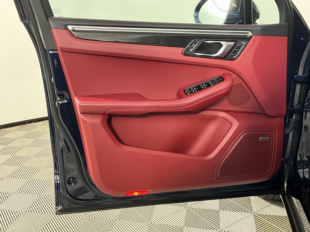 Used 2022 Porsche Macan S image 18