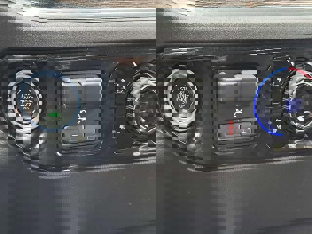 Used 2025 Chevrolet Silverado 1500 LT Trail Boss w/ Convenience Package II AWD/4WD image 30