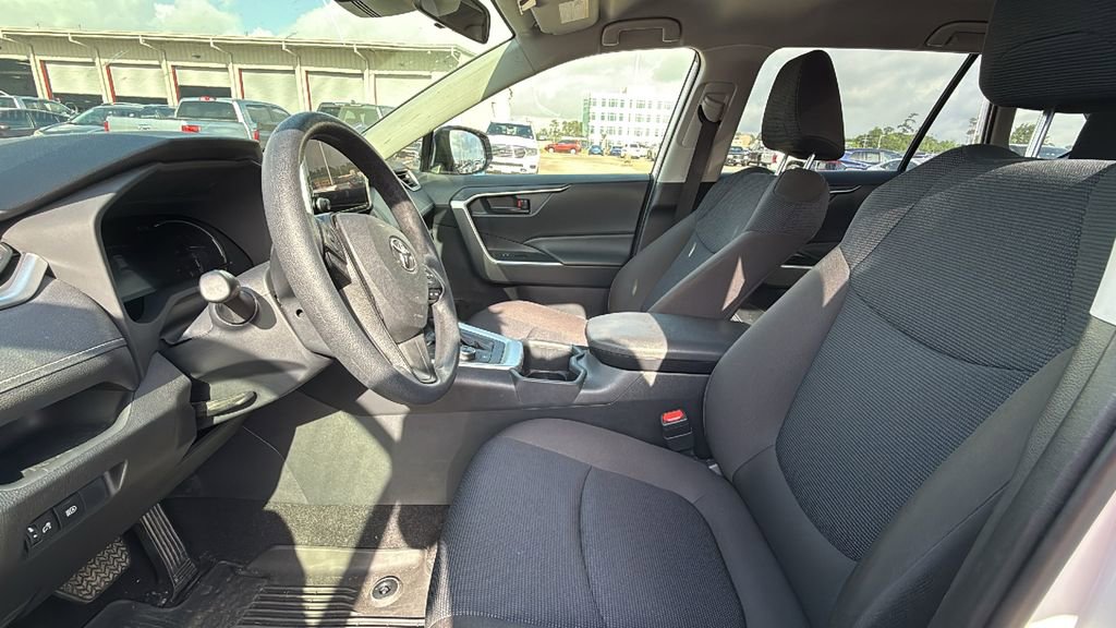 Used 2024 Toyota RAV4 LE image 4