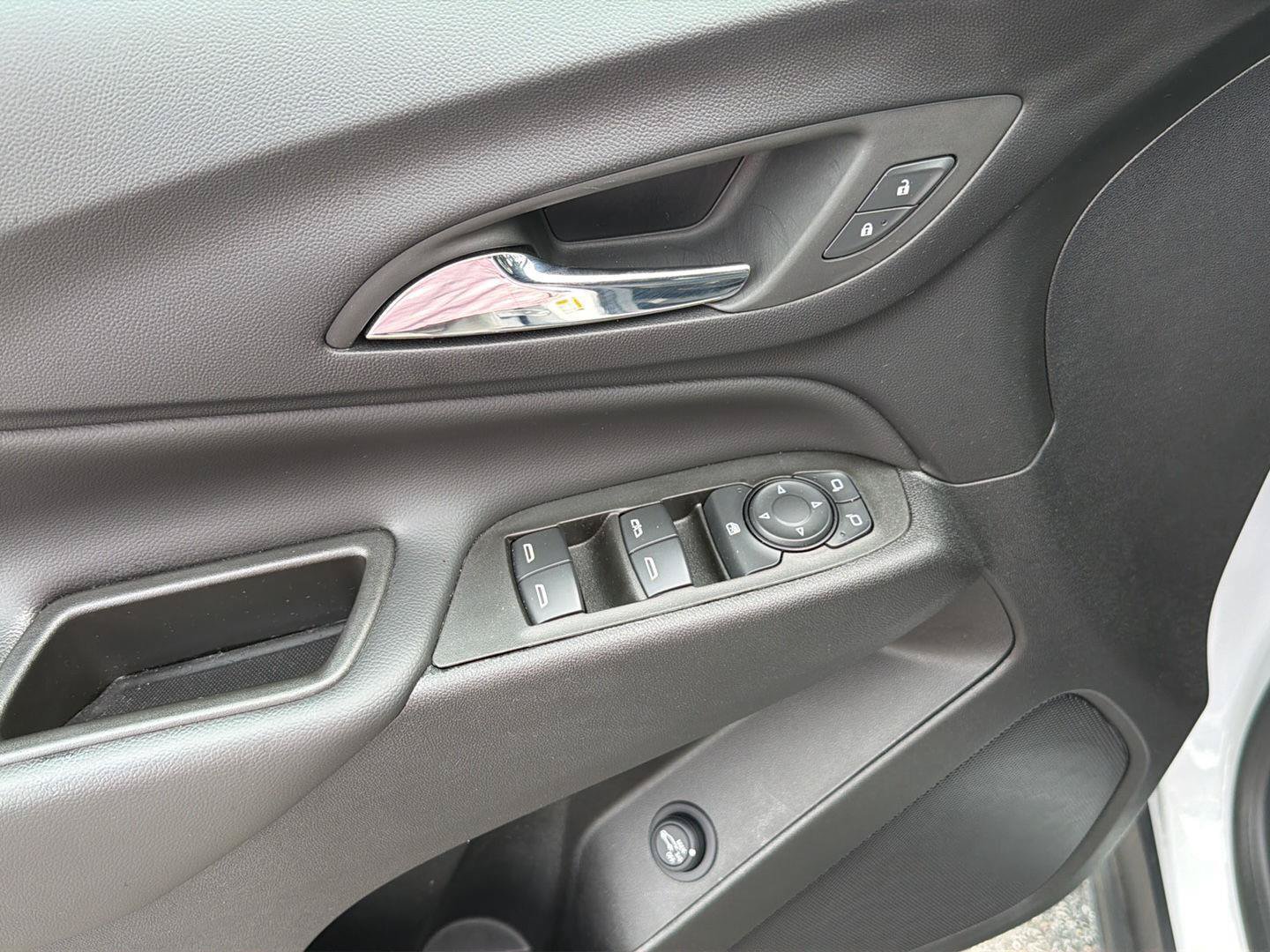 Used 2023 Chevrolet Equinox LT FWD image 31