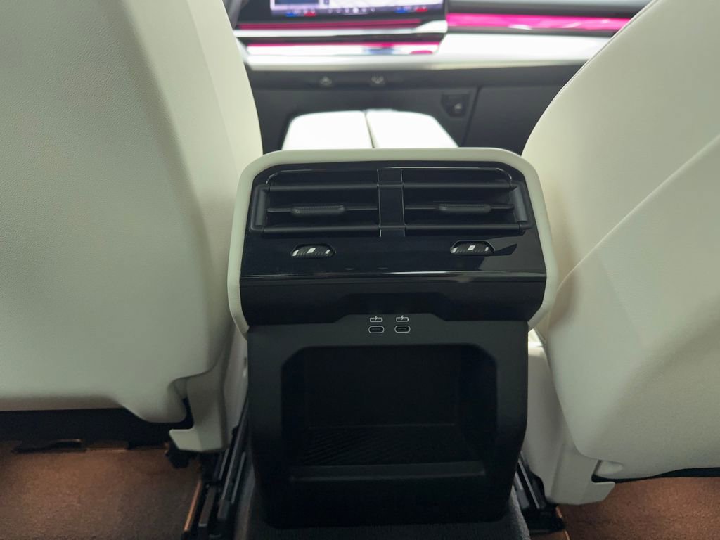 Used 2025 BMW i5 eDrive40i w/ M Sport Package RWD image 16