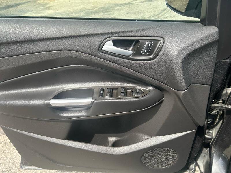 Used 2018 Ford Escape SE w/ SE Sport Appearance Package image 7