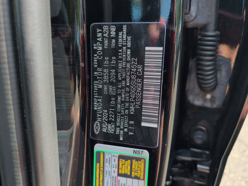 Used 2025 Hyundai Elantra Limited FWD image 32