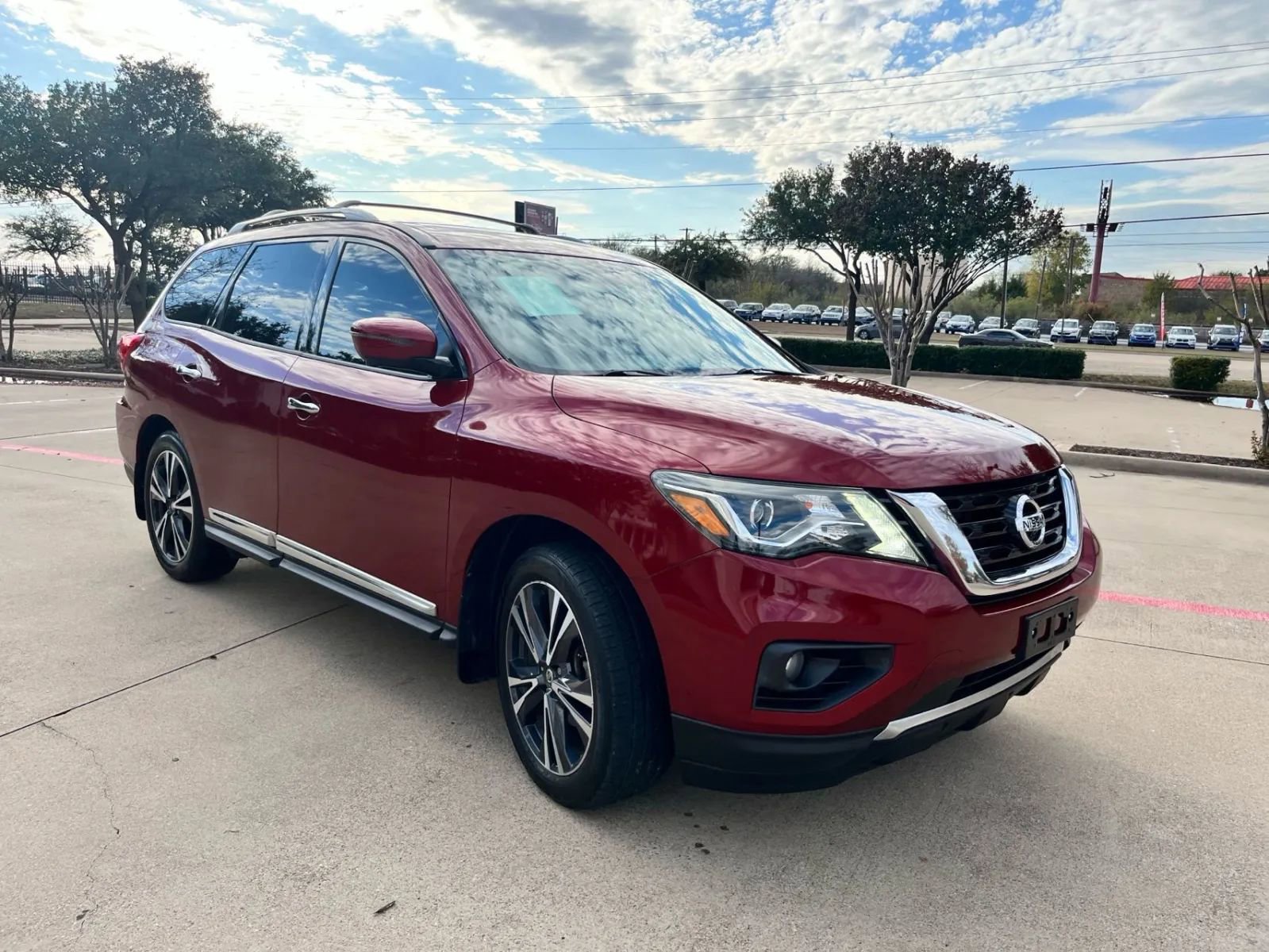 Used 2020 Nissan Pathfinder Platinum FWD image 3