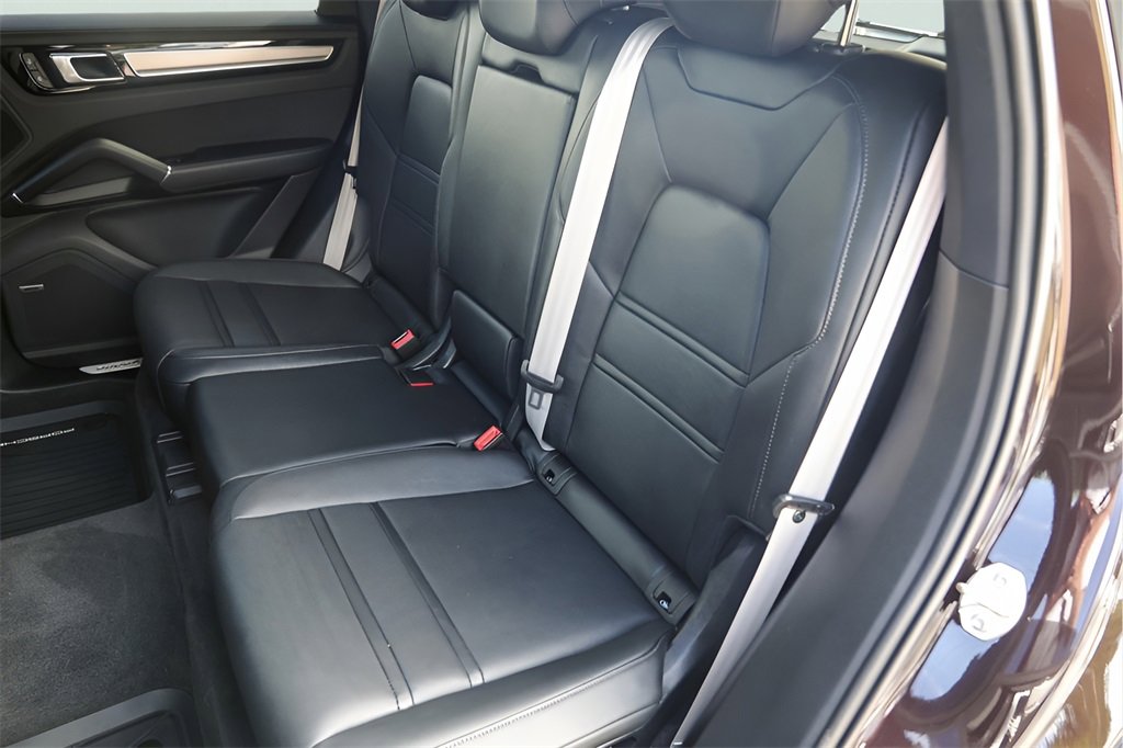 Used 2022 Porsche Cayenne Platinum Edition image 28