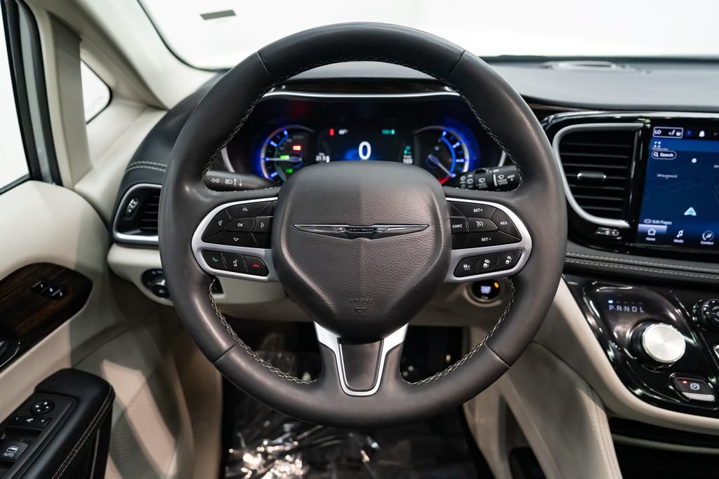 Used 2023 Chrysler Pacifica Limited FWD image 15