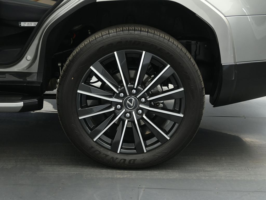 Used 2025 Lexus GX 550 w/ Accessory Package (2T) image 24