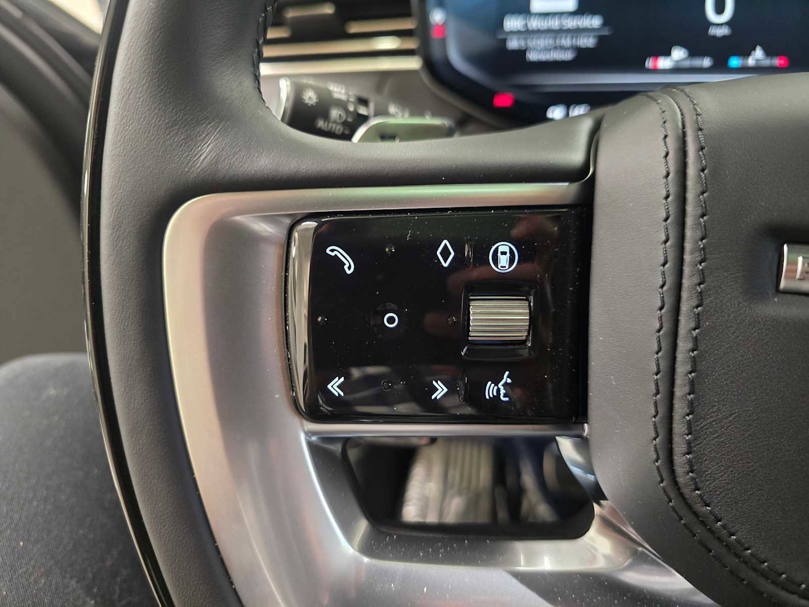 New 2026 Land Rover Range Rover SE image 30