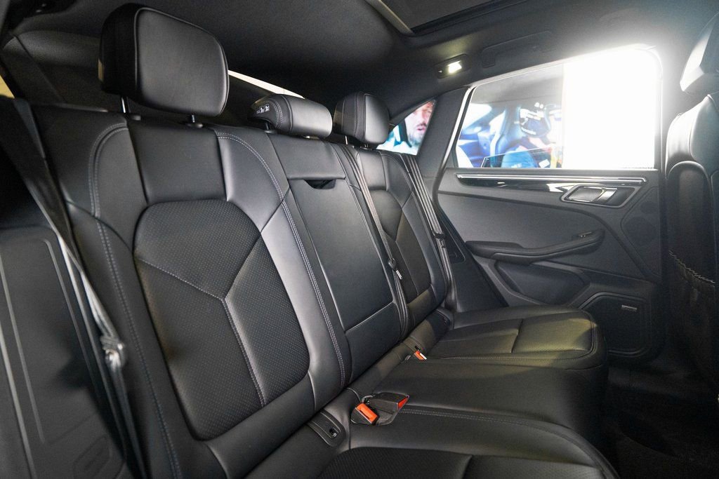 Certified 2025 Porsche Macan image 39