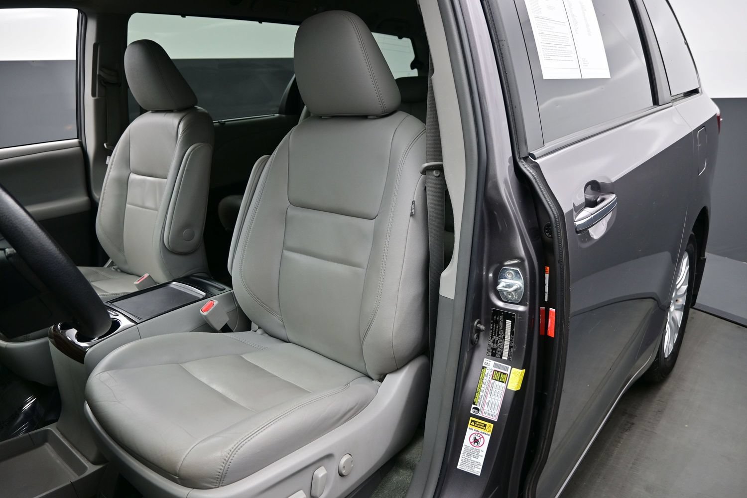 Used 2017 Toyota Sienna XLE w/ XLE Navigation Package FWD image 12