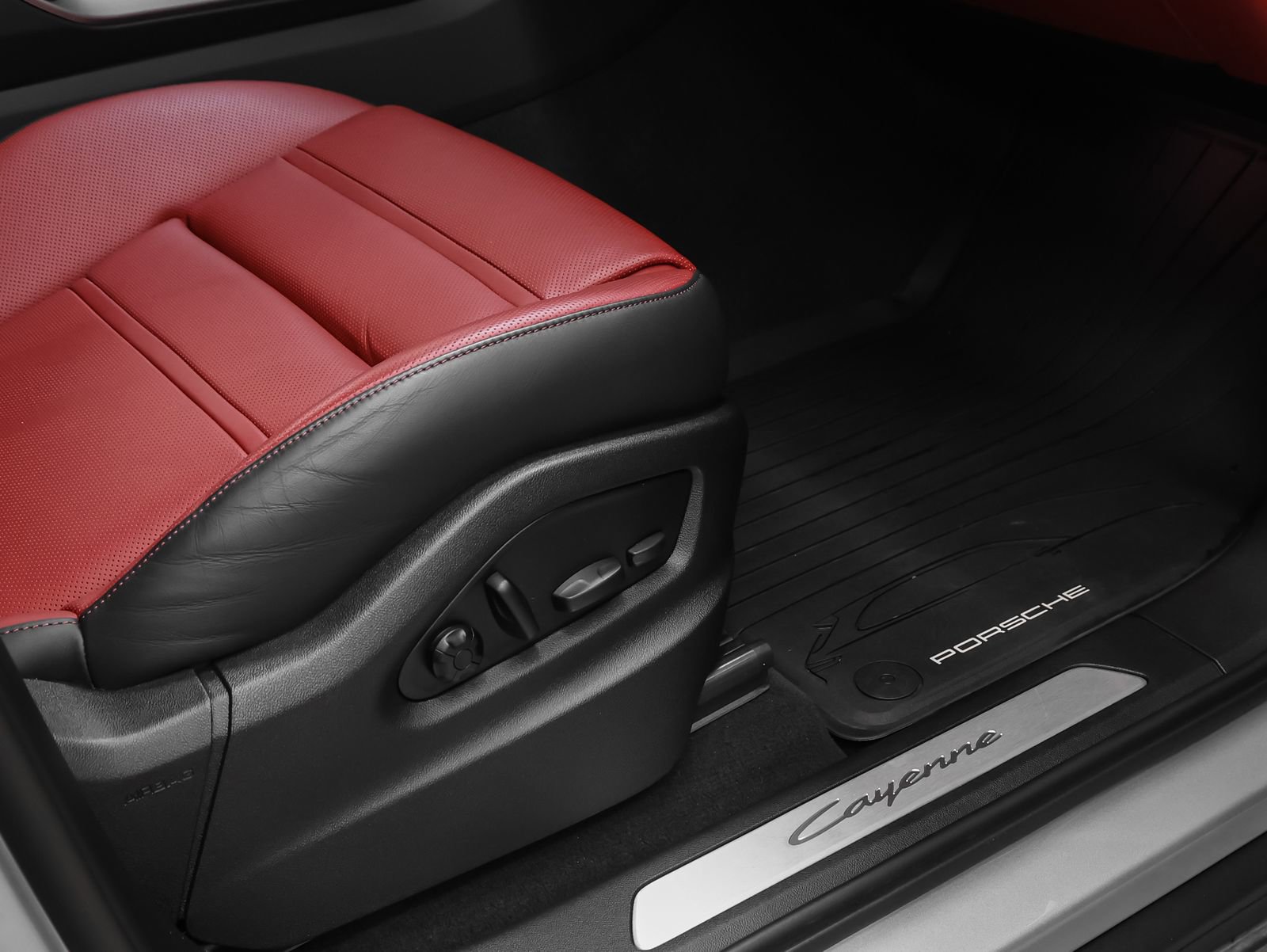 Certified 2025 Porsche Cayenne E-Hybrid image 23