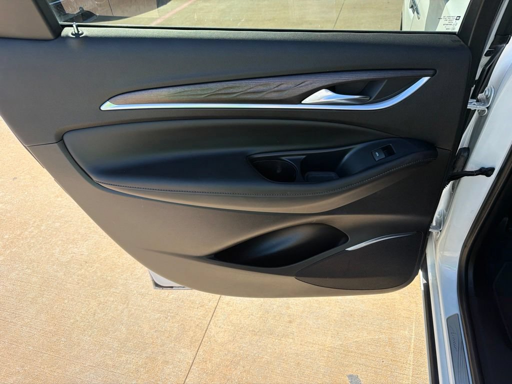 Used 2022 Buick Enclave Avenir w/ Avenir Technology Package FWD image 15