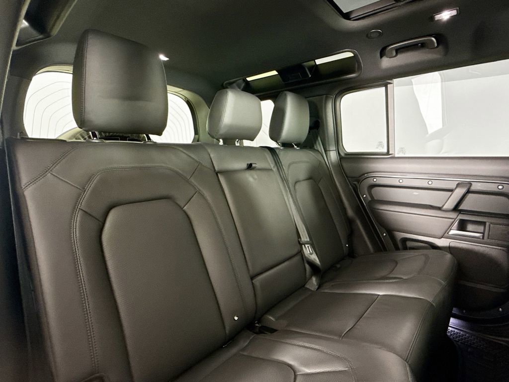 Used 2025 Land Rover Defender 110 S image 15