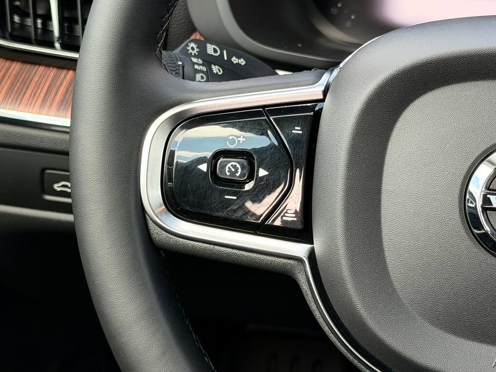 Certified 2023 Volvo XC60 B5 Ultimate w/ Climate Package AWD/4WD image 28