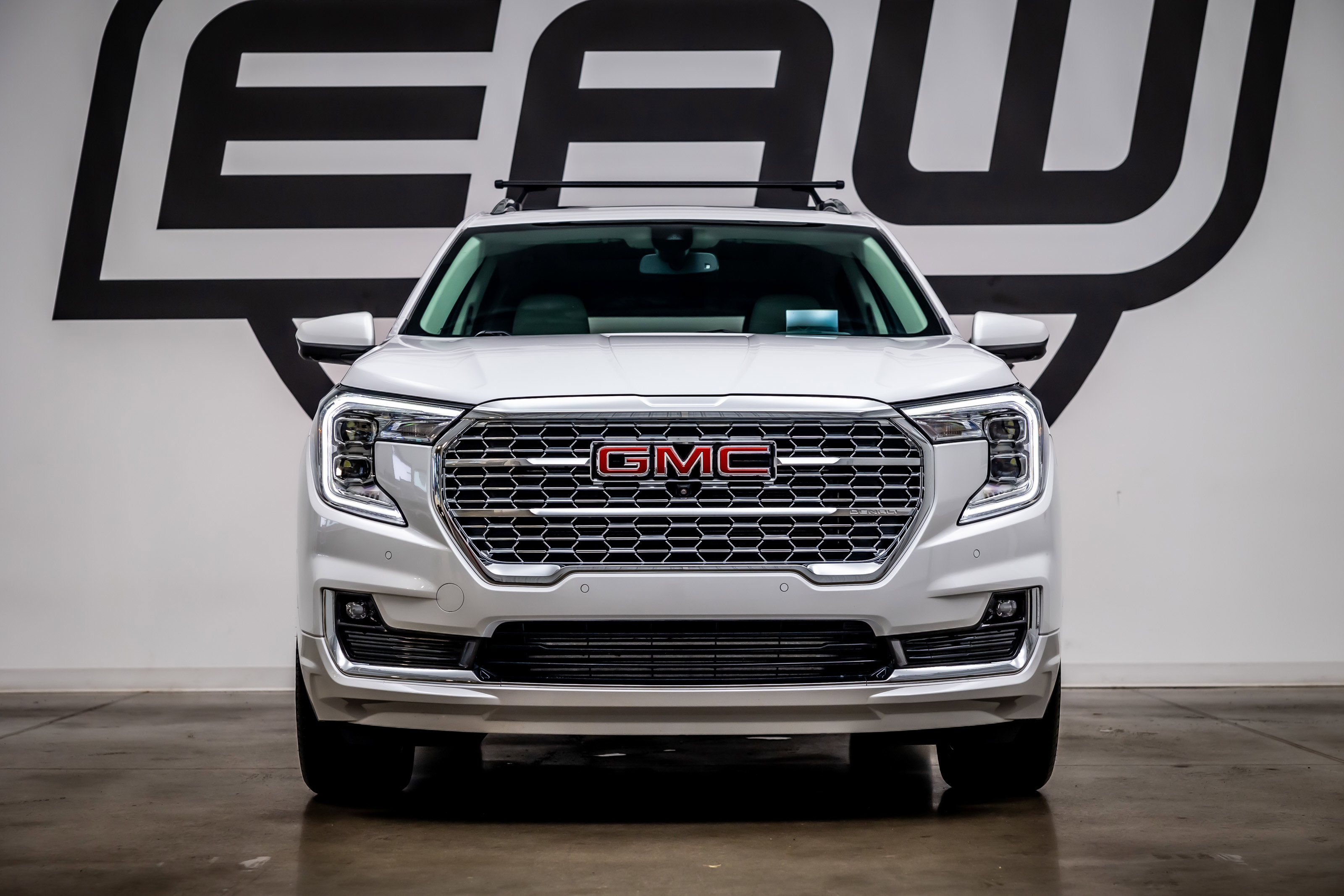 Used 2024 GMC Terrain Denali w/ Denali Premium Package AWD/4WD image 3