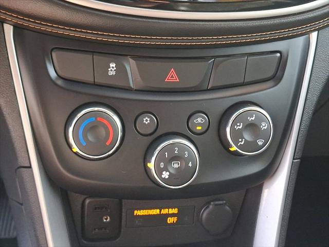 Used 2018 Chevrolet Trax LT w/ LT Convenience Package AWD/4WD image 17