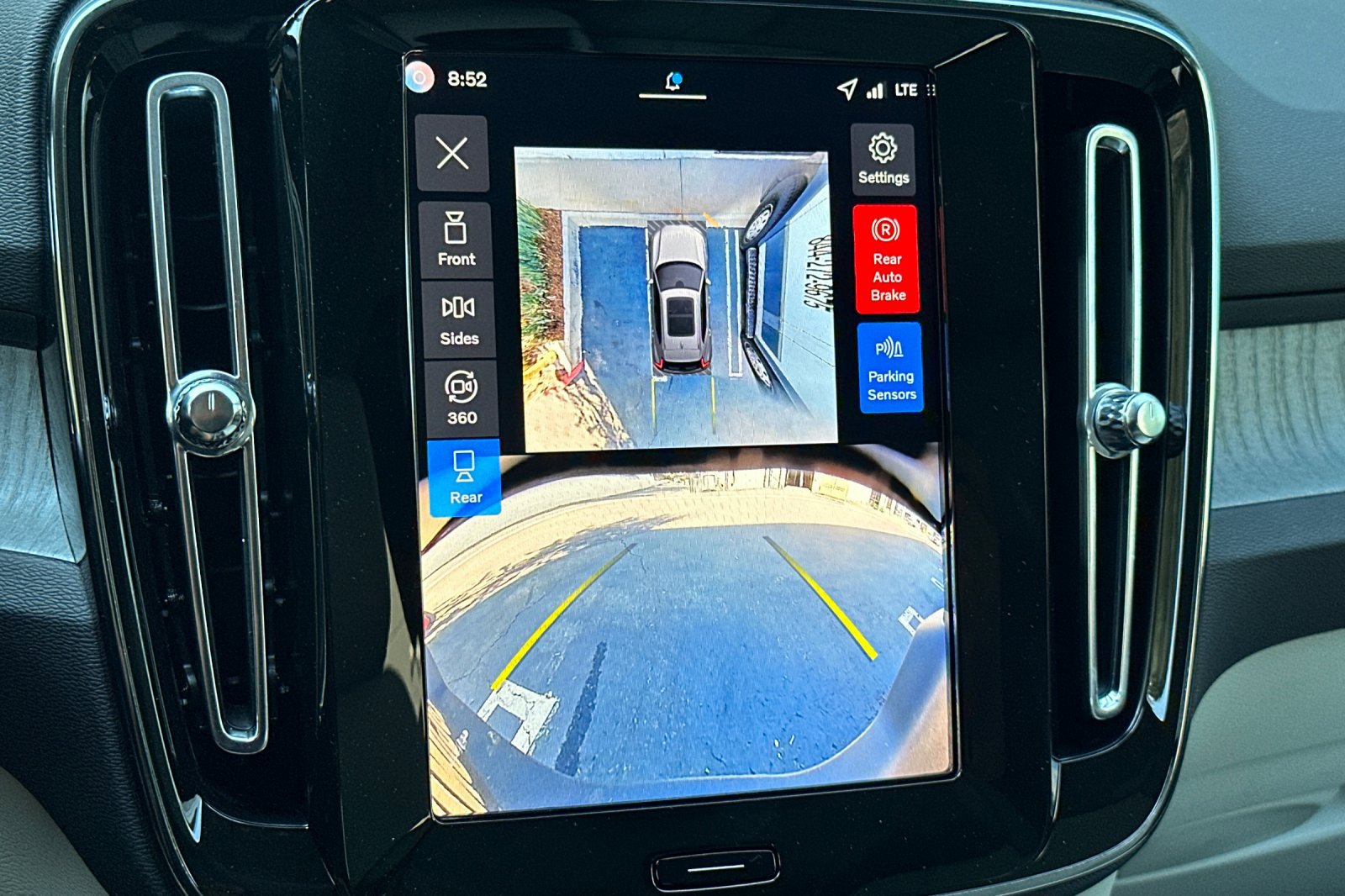 New 2026 Volvo XC40 B5 Ultra image 17