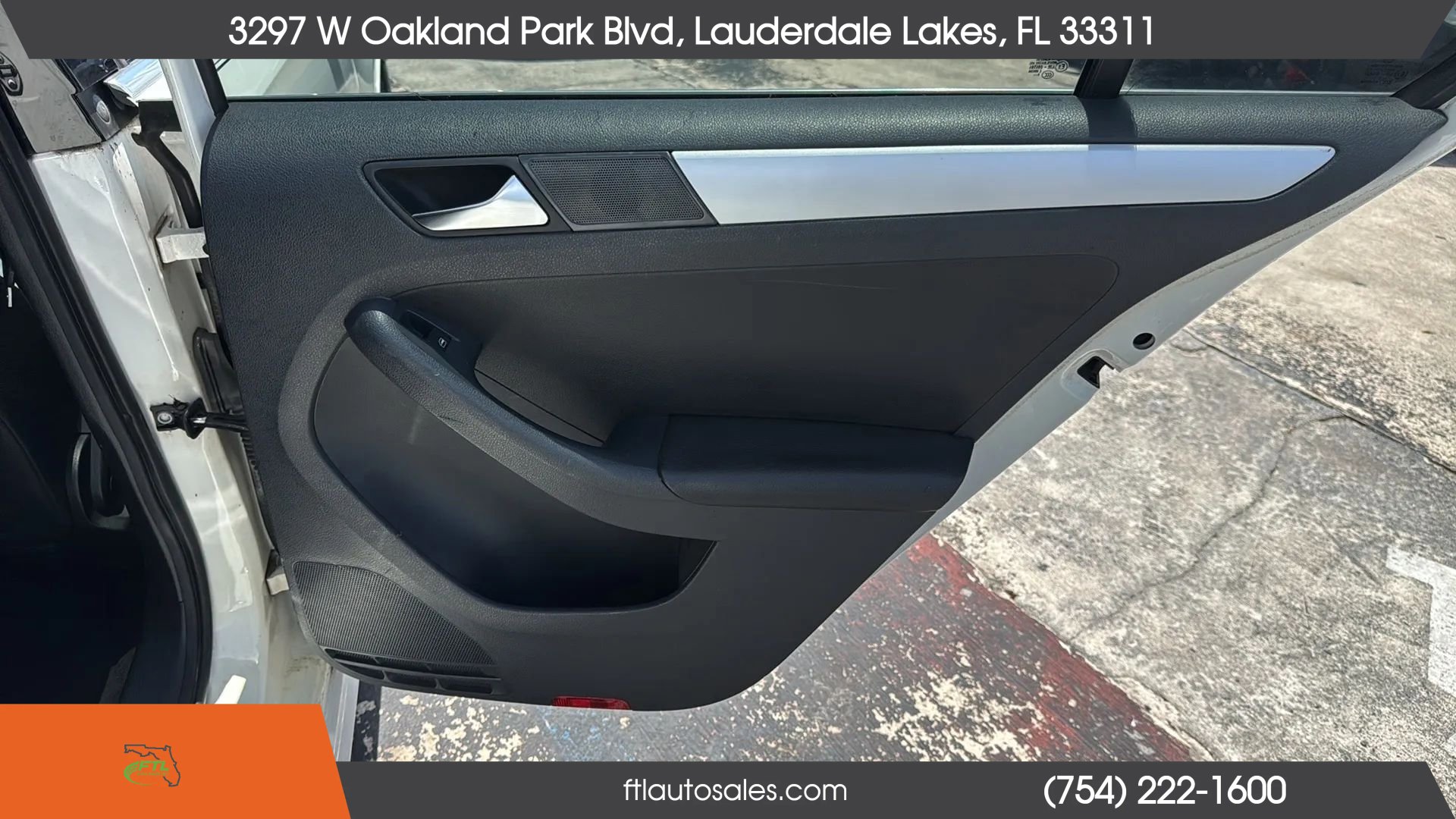 Used 2011 Volkswagen Jetta SEL image 35