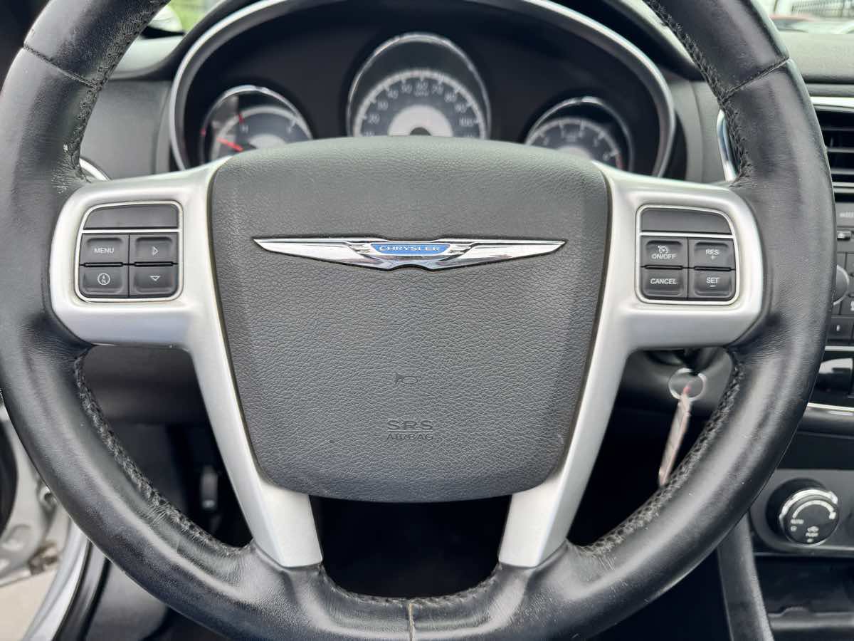 Used 2011 Chrysler 200 Touring FWD image 38