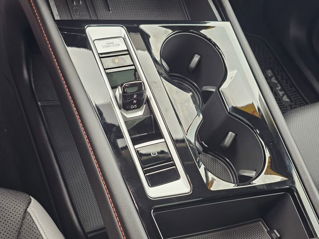 Certified 2025 Volkswagen Atlas Peak Edition SE AWD/4WD image 23