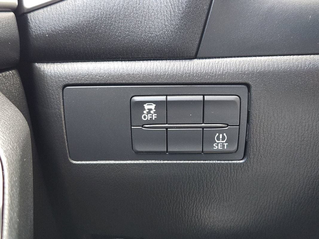 Used 2017 MAZDA MAZDA3 Sport FWD image 25