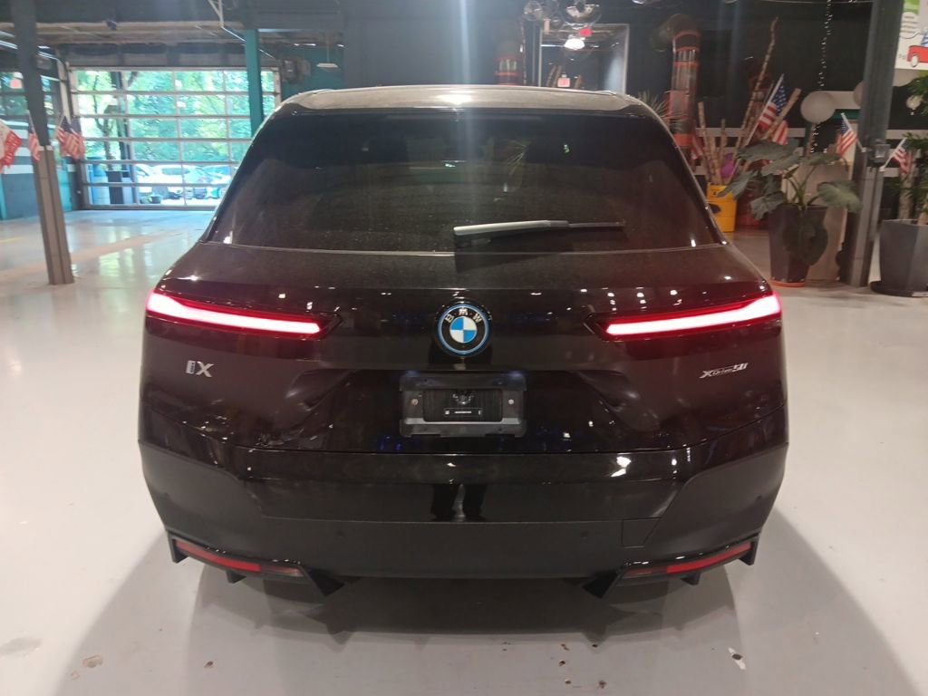 Certified 2024 BMW iX xDrive50 w/ Premium Package AWD/4WD image 7