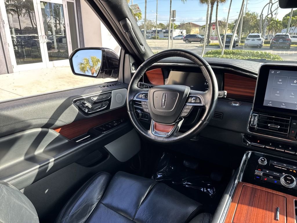 Used 2020 Lincoln Navigator L Reserve w/ Luxury Package AWD/4WD image 21
