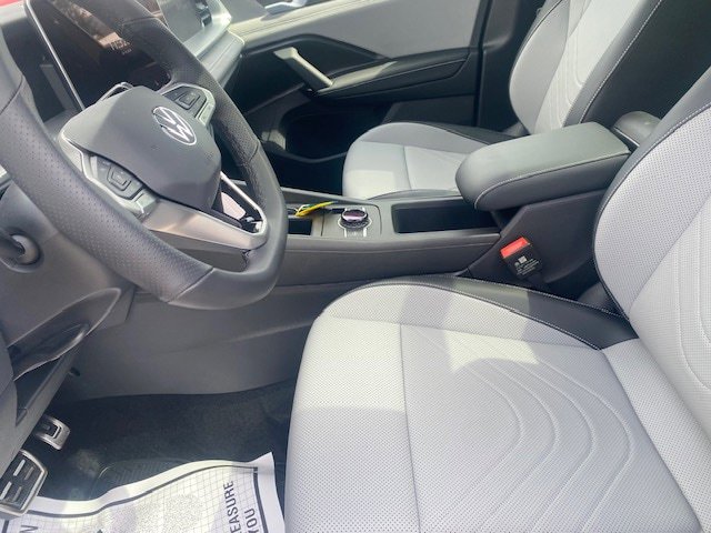 New 2026 Volkswagen Tiguan SE R-Line AWD/4WD image 8