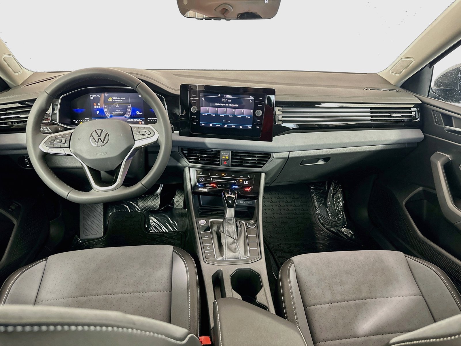 New 2027 Volkswagen Jetta SE FWD image 22