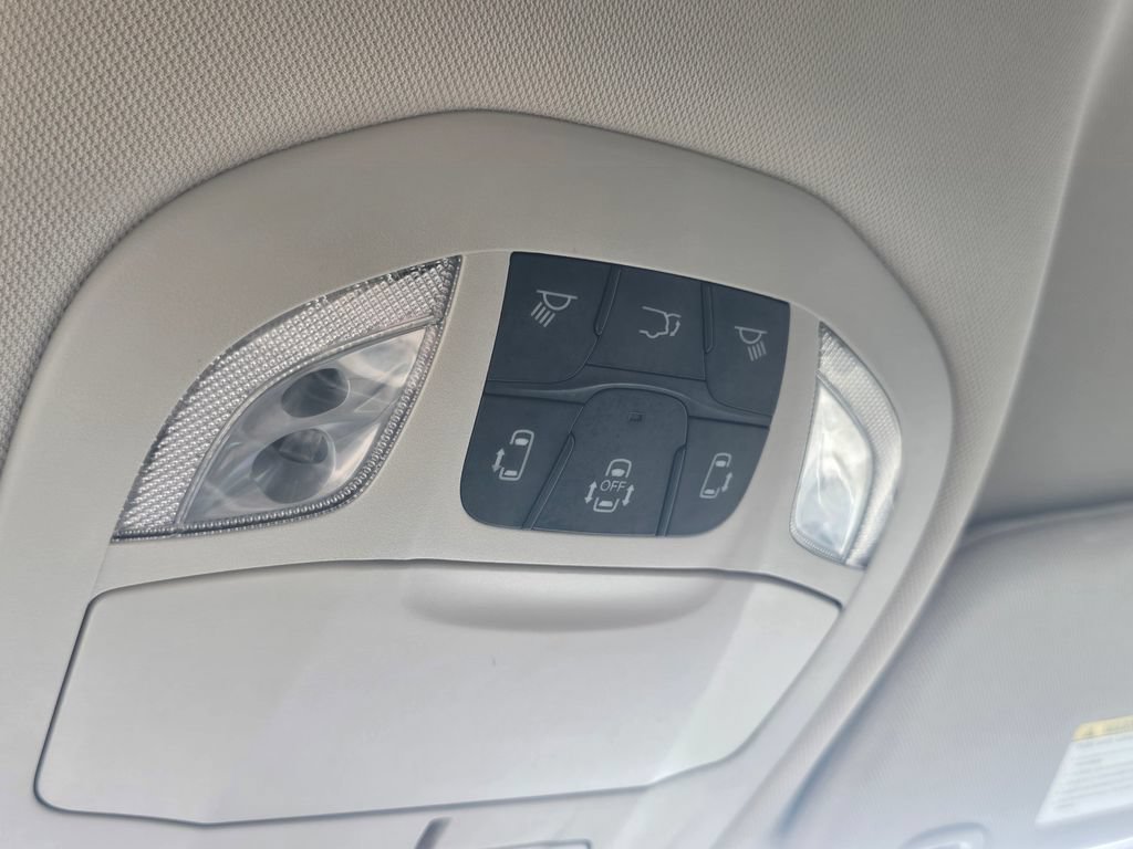Used 2023 Chrysler Pacifica Touring-L FWD image 30