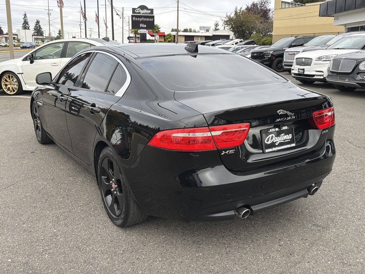Used 2017 Jaguar XE RWD image 3