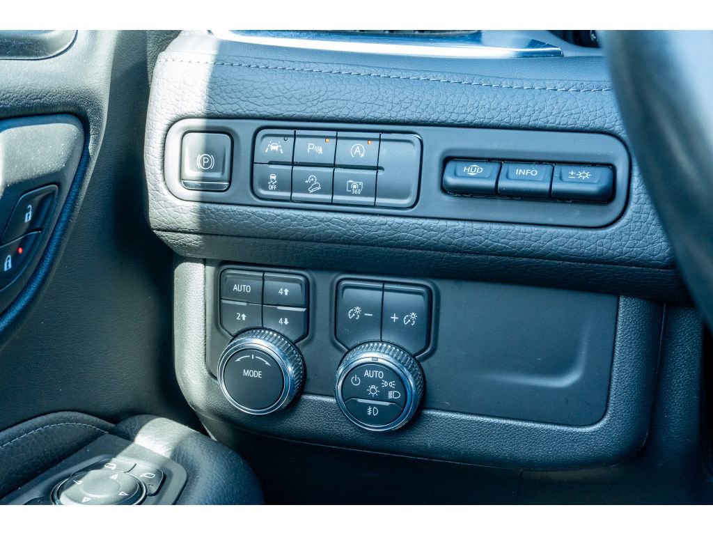 Used 2024 GMC Yukon XL Denali AWD/4WD image 27