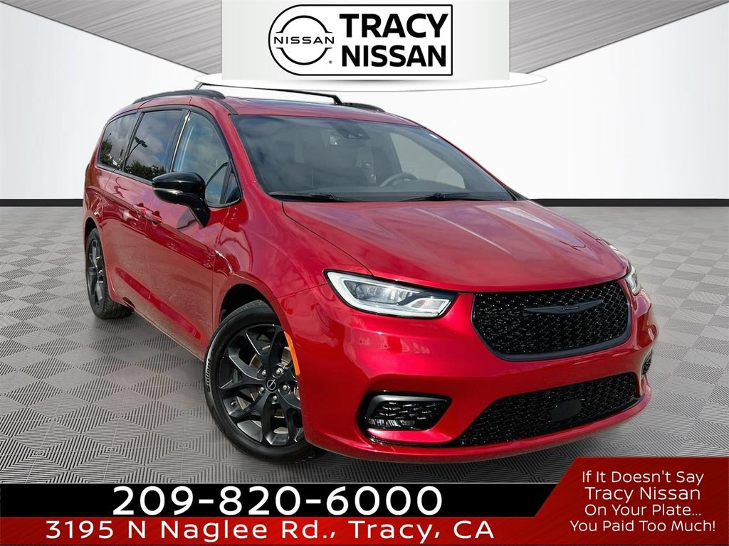Used 2025 Chrysler Pacifica Limited