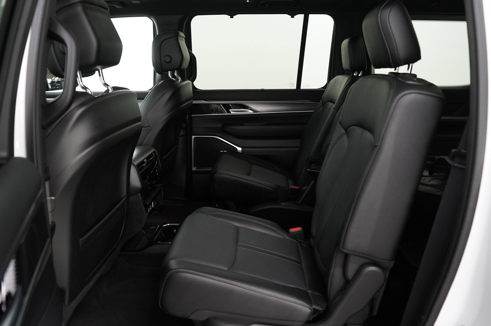 Used 2024 Jeep Wagoneer Series II w/ Convenience Group I image 15