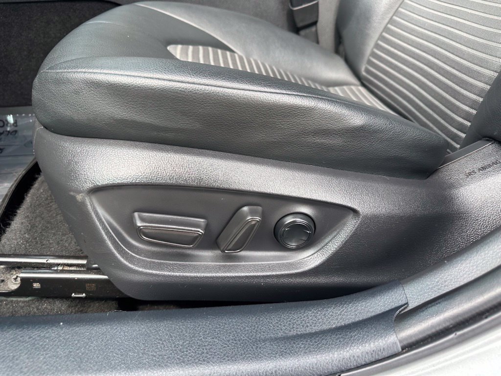 Used 2021 Toyota Camry SE FWD image 12