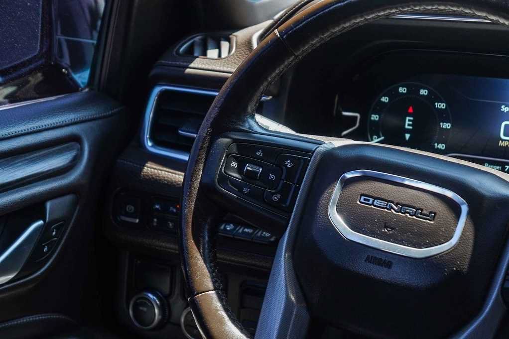Used 2022 GMC Yukon XL Denali w/ Denali Premium Package RWD image 16