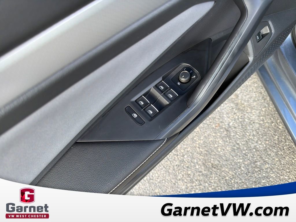 Certified 2025 Volkswagen Jetta SE image 12