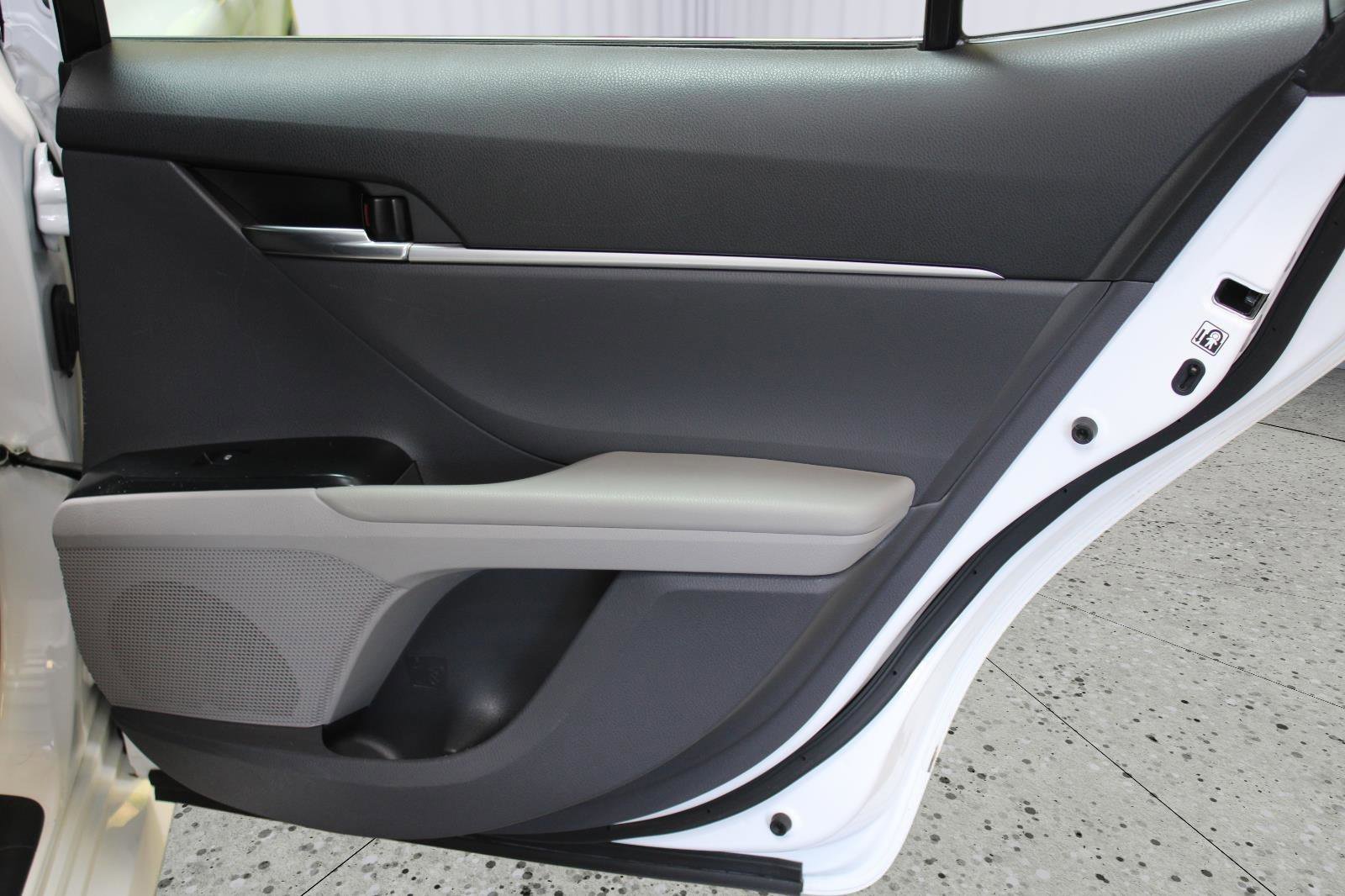 Used 2018 Toyota Camry LE FWD image 36