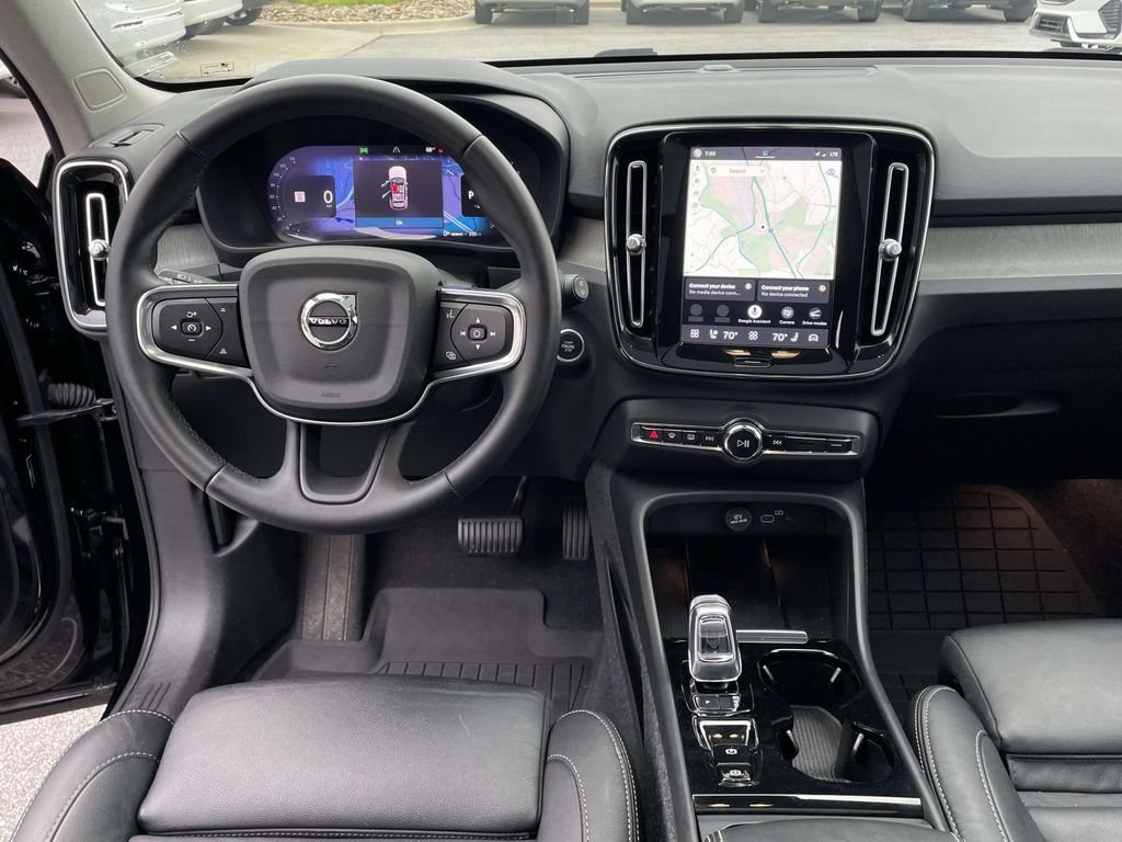 Used 2023 Volvo XC40 B5 Plus w/ Protection Package Premier AWD/4WD image 4