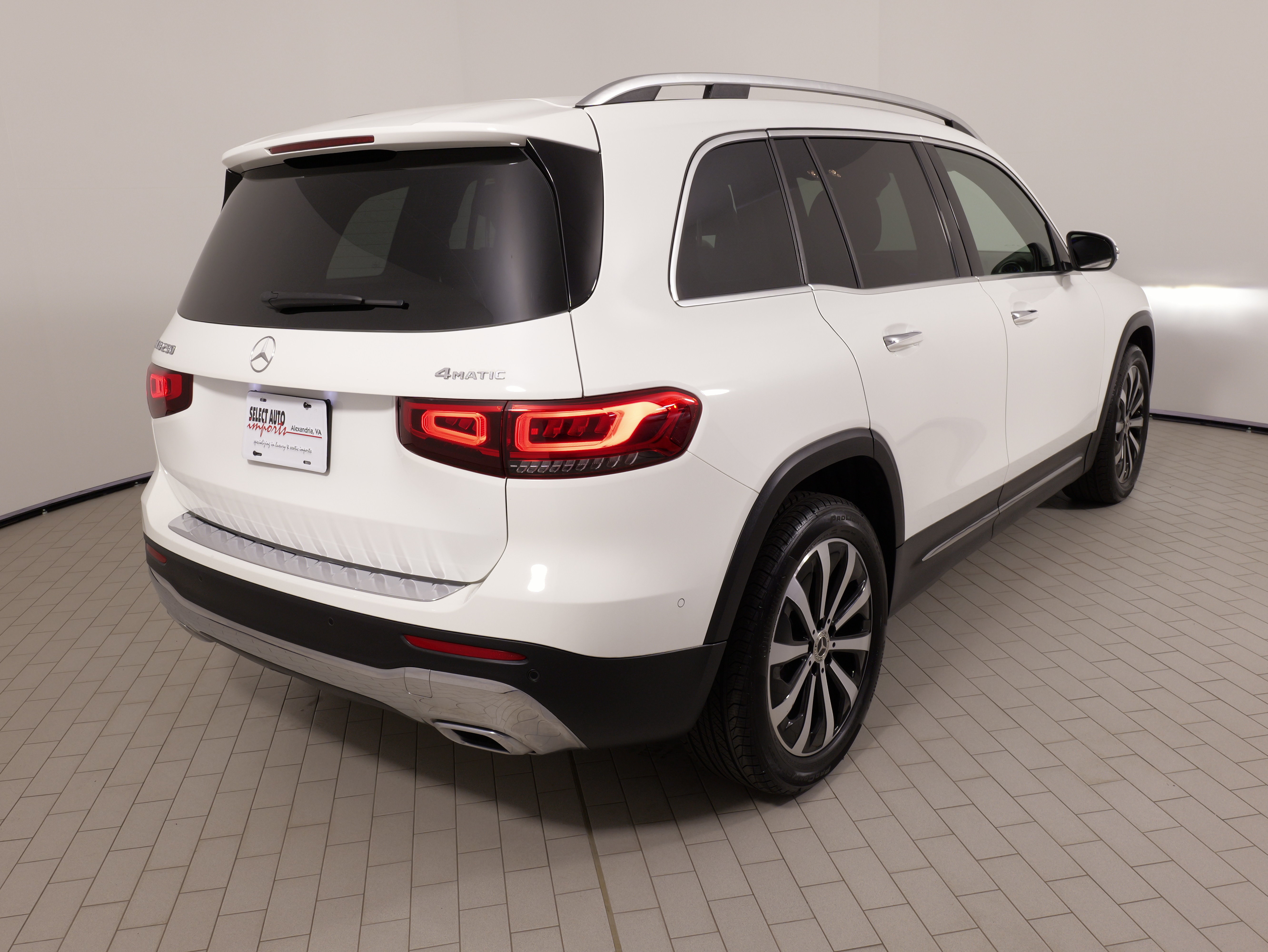 Used 2022 Mercedes-Benz GLB 250 4MATIC image 11