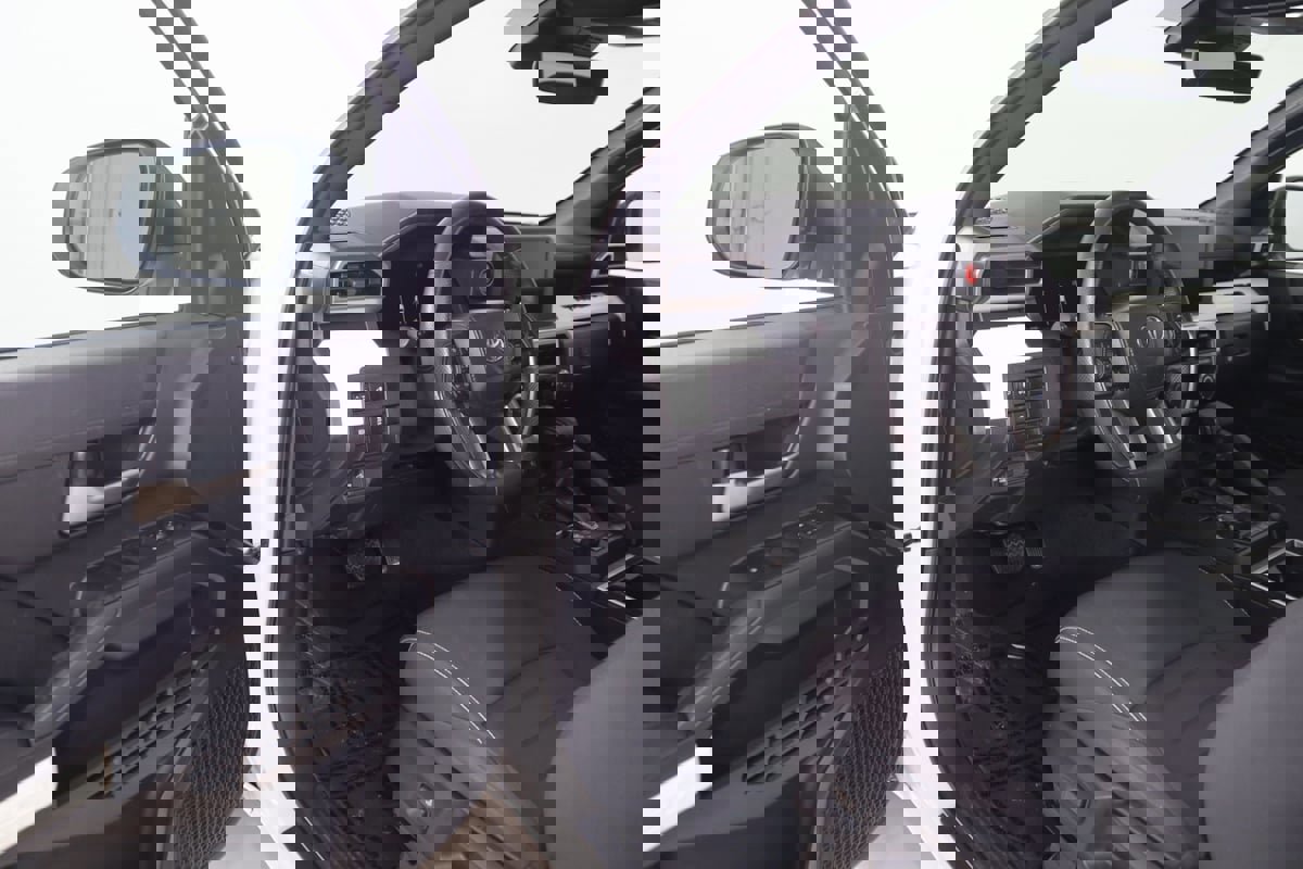 Used 2024 Toyota Tacoma TRD Off-Road image 43