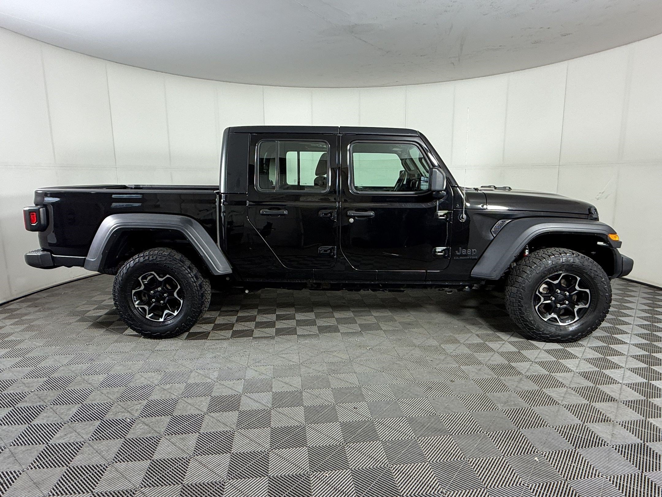 Used 2021 Jeep Gladiator Sport AWD/4WD image 8