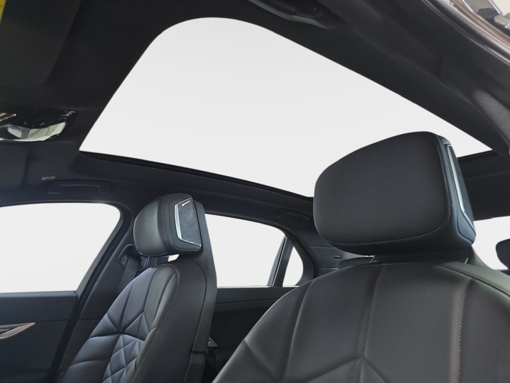 Certified 2023 BMW 740i RWD image 29