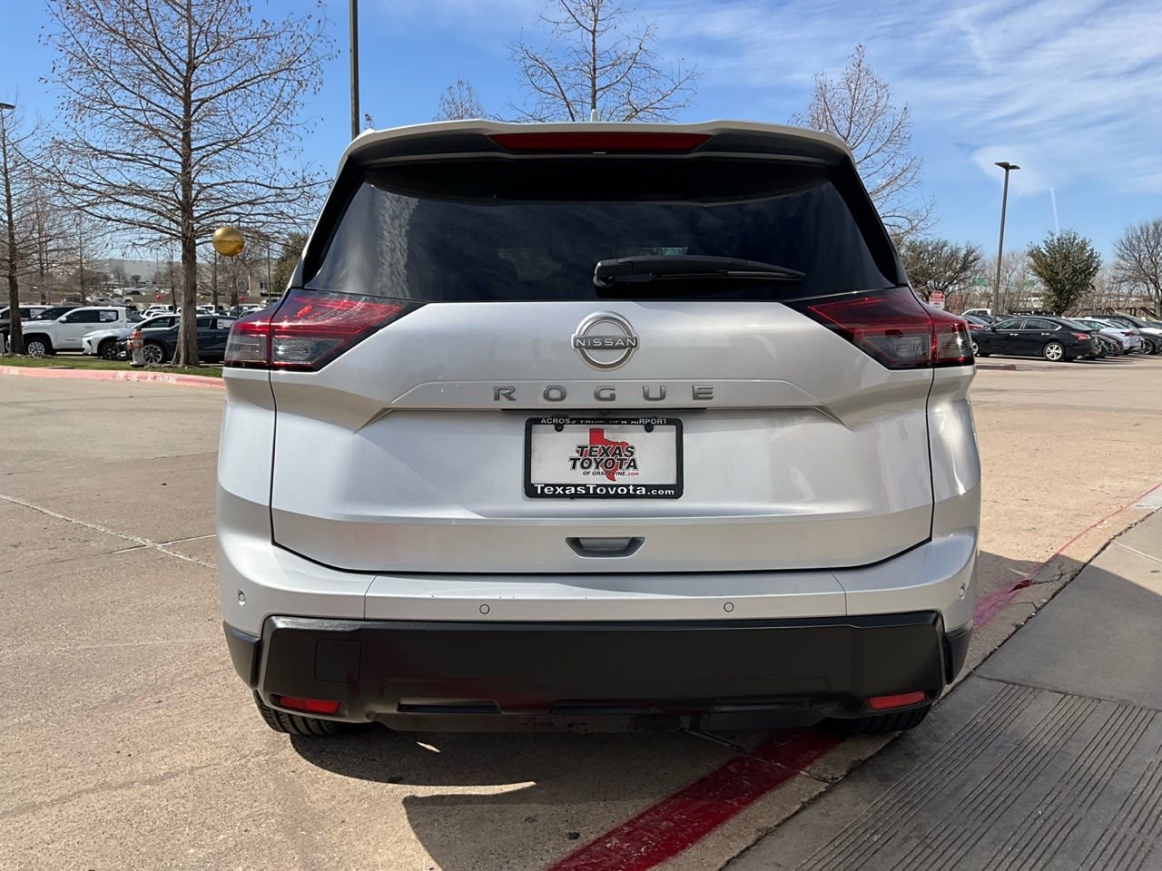 Used 2025 Nissan Rogue SV FWD image 7