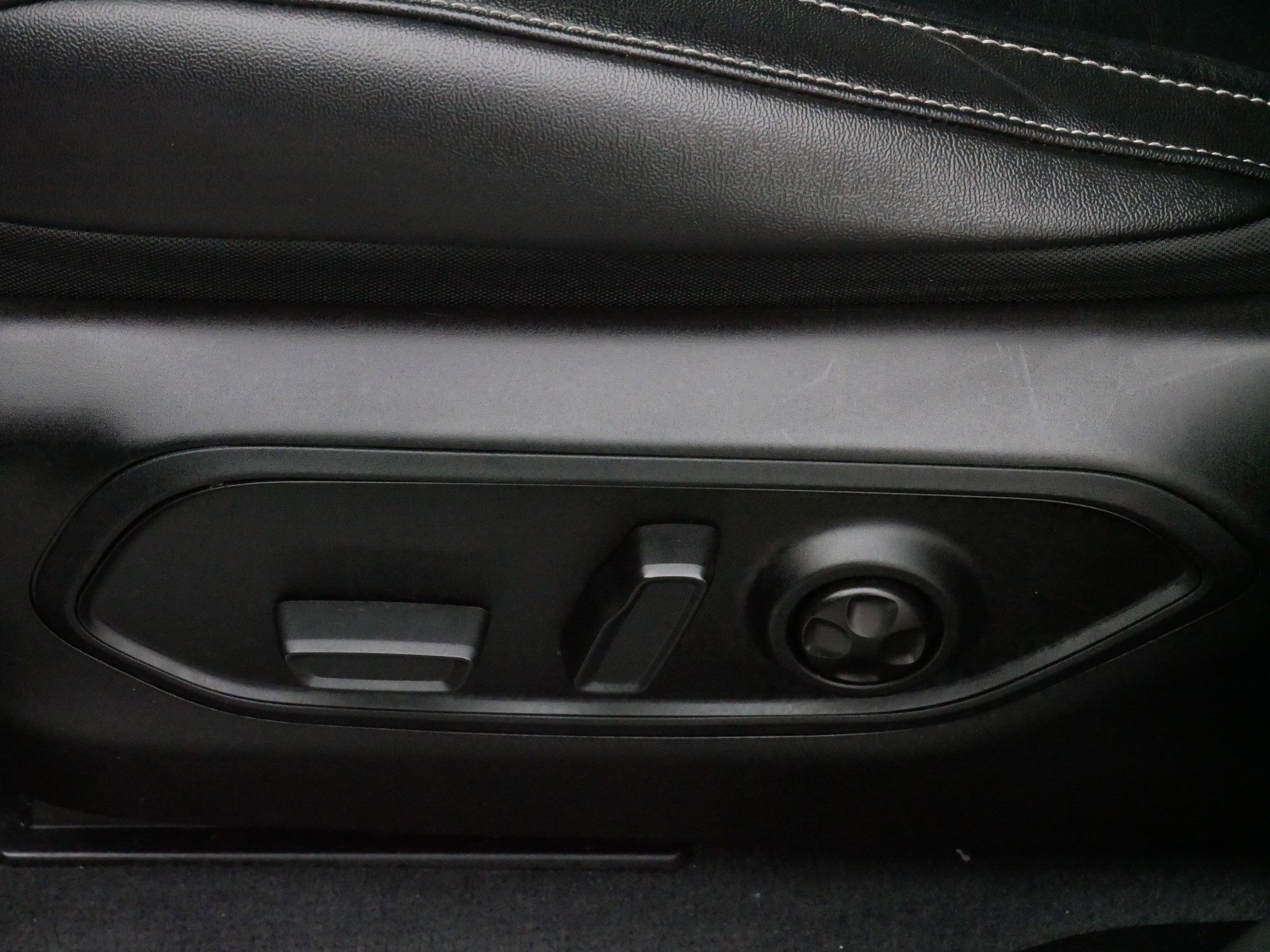 Certified 2023 Jeep Grand Cherokee L Limited w/ Black Appearance Package image 20