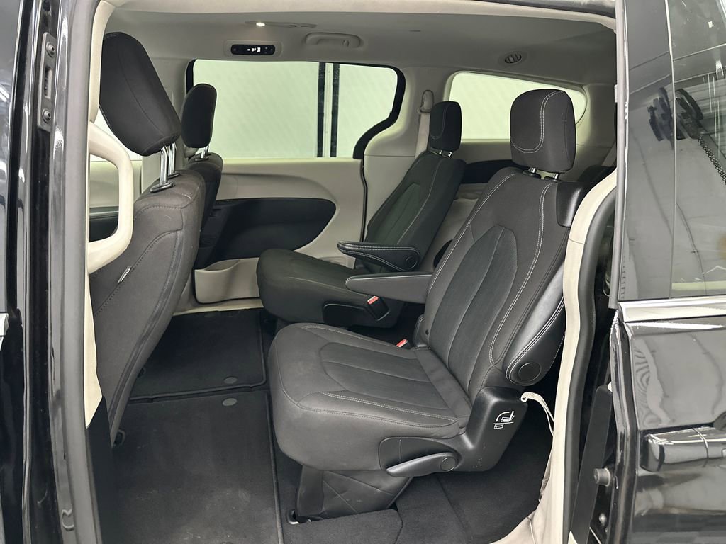 Used 2024 Chrysler Voyager LX image 23
