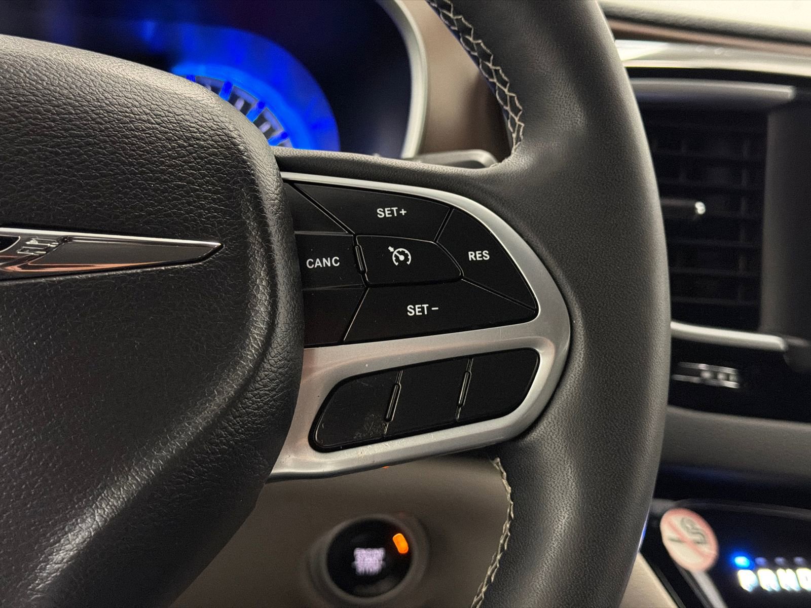 Used 2022 Chrysler Voyager LX image 21