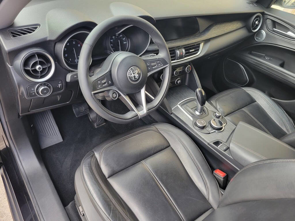 Used 2019 Alfa Romeo Stelvio Sprint w/ Nero Edizione image 17